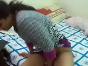 Parejas indias se entregan al juego anal frente a la cámara