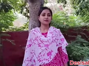 Chica Desi recibe sexo anal de una mujer apretada por dinero