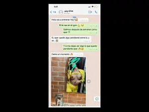 Dua teman gym bertukar foto dan berolahraga dengan Hot WhatsApp.