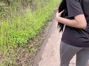 Desi girl has rough sex on jogging trail