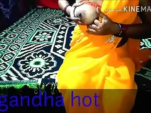 Зрелая индийская тетушка демонстрирует свои навыки в горячей и дразнящей сессии фелляции.