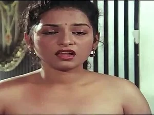Actriz de Chinna Thambi en un encuentro apasionado con un amante experimentado.