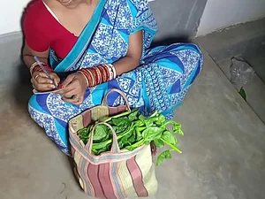 Indian Vegetables展示了一个Assamese xxx视频,描绘了激烈的精液游戏。看着表演者享受狂野的旅程。