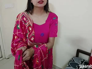 دوست دختر سابق هندی در یک جلسه وحشیانه با یک مرد چاق که روسری سنتی پوشیده است، بی امان نفوذ می کند.