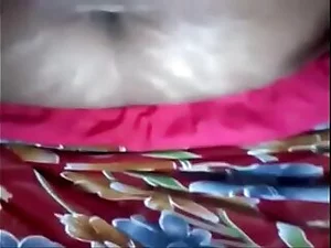 Tia indiana borbulhante recebe uma punheta apaixonada que destaca sua natureza entusiasmada neste vídeo de Tamil Telgu