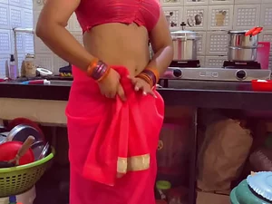 Madrasta seduz enteado com dança erótica em vídeo HD