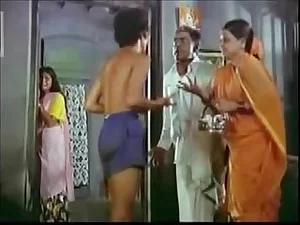 Rasai pengalaman terlarang dalam filem Tamil yang tidak sivil 12 dengan adegan seks panas Tamanna yang membara. Gairah yang tidak terlupakan menanti!