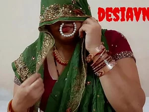 Desi Avni, eine kurvige Schönheit, genießt ihre erste harte anale Begegnung. Die intensive Szene lässt ihr Verlangen nach mehr Hardcore-Action zurück.