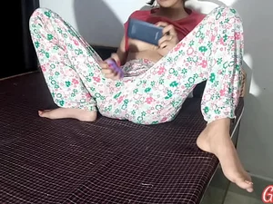 Garota Desi se masturba até o orgasmo