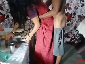 Tetangga India mengeksplorasi seks terlarang setelah mengikat simpul, menikmati aktivitas malam hari yang penuh gairah dan erotis.