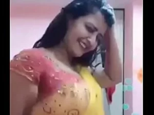 Wanita India Chap-fallen menari http://www.escortsinsurat.com
