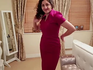 Seorang MILF India yang seksi menginginkan beban panas dan meminta cumshot besar.
