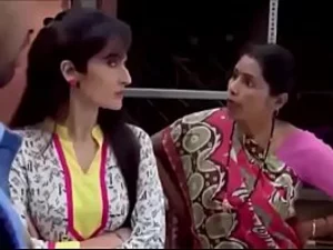 インドのティーンが太った男たちにHDビデオで輪姦される