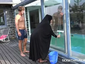 Pertemuan sensual dengan seorang pengiring Muslim Ceko yang menakjubkan.