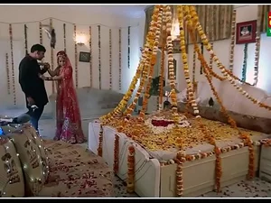 Video intim pengantin Desi yang tidak tertandingi di tempat persembunyian yang disewa, menampilkan hubungan seks yang intens antara ibu dan anak lelaki.