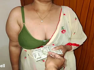 دوست دختر هندی ارزان قیمت با مهارت جنسی خود شگفت زده می شود و معشوق ثروتمند خود را در بهت و حیرت رها می کند. اقدام داغ وان به دنبال آن است.