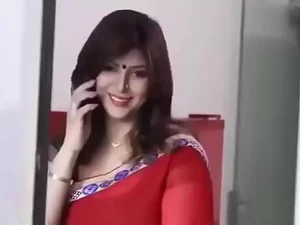 Wanita India matang yang penuh tenaga oleh tantenya yang seksi