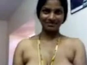 Telugu güzeli, Xxx videosunda oral yeteneklerini sergiliyor.