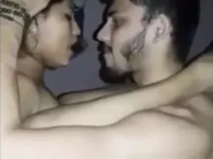 MMS India eksklusif menampilkan seorang gadis menggoda yang suka menggoda dan memuaskan. Nikmati hubungan seks yang penuh gairah dan orgasme yang intens.