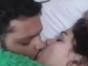 Une rencontre excitante entre un couple tamoul lubrique, capturée dans une vidéo intime faite maison, promettant un plaisir inoubliable