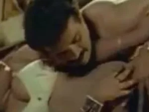 Adegan India sensual dengan seks eksplisit