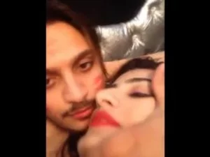 La joven belleza pakistaní se entrega a sensuales sesiones de webcam llenas de encuentros eróticos inolvidables.