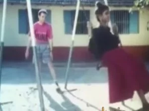 세련된 타밀어 여성이 열정적인 면을 공유하는 핫한 비디오입니다.
