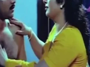 Une MILF tamoule est dominée et baisée par un homme musclé.