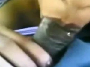 مهارات الفم التاميلية من الدرجة الثانية تؤدي إلى تجربة باهتة في هذا الفيديو الإباحية الماراثية ..