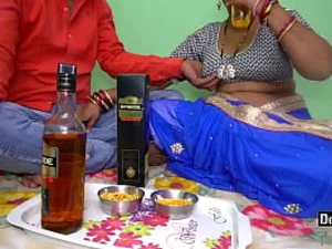 Дези девушка занимается раскованным сексом в видео Махараштры.