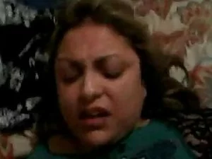 Pacar Pakistan mendapatkan pelatihan anal dari tantenya