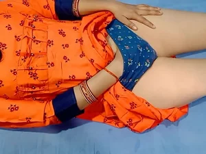 Seorang bhabhi India mendapatkan payudaranya dilas dalam perbudakan air dalam video BDSM buatan sendiri yang intens, mengharapkan kenikmatan mentah, menyakitkan, dan suara yang membangkitkan.