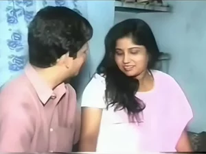 हॉट वीडियो में कामुक चेरोकी और उसका सफेद प्रेमी अजीब हो जाते हैं।