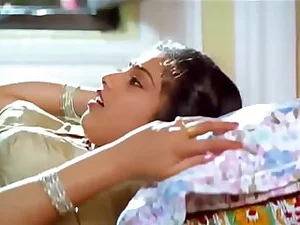 Страстная тамильская актриса занимается грязным сексом на камеру.