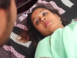 Страстная индийская домохозяйка Синдхуджа испытывает клиническую встречу с возбужденным пациентом.