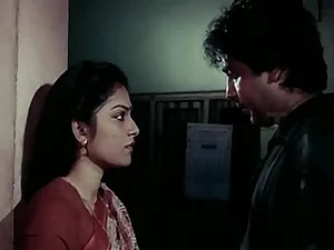 Film Tamil B-grade dengan adegan panas yang menampilkan seorang wanita putus asa dan seorang pria penolong.