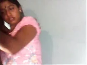 Desi Hang의 집에서 만든 하드코어 비디오는 인도의 정통 섹스 연결을 특징으로 합니다. 억제는 문 앞에 두세요.