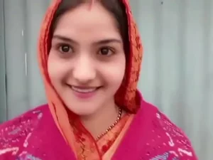 रेशमा भाभी अपने पहले अश्लील वीडियो में तीव्र कार्रवाई का अनुभव करती हैं, जिससे वह पूरी तरह से संतुष्ट हो जाती हैं।